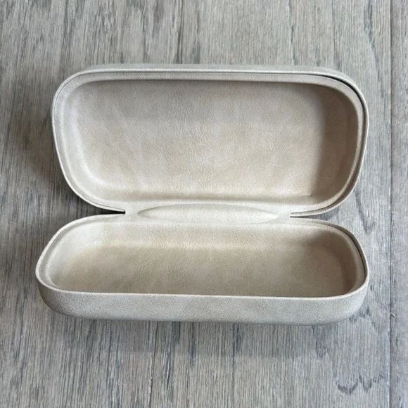 Chloé Beige Glasses Case 6.25x3x1.5 - Picture 2 of 5